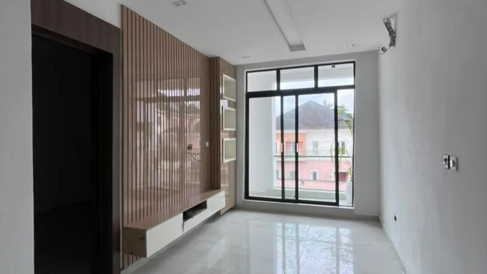 5 Bedroom Fully Detached Duplex