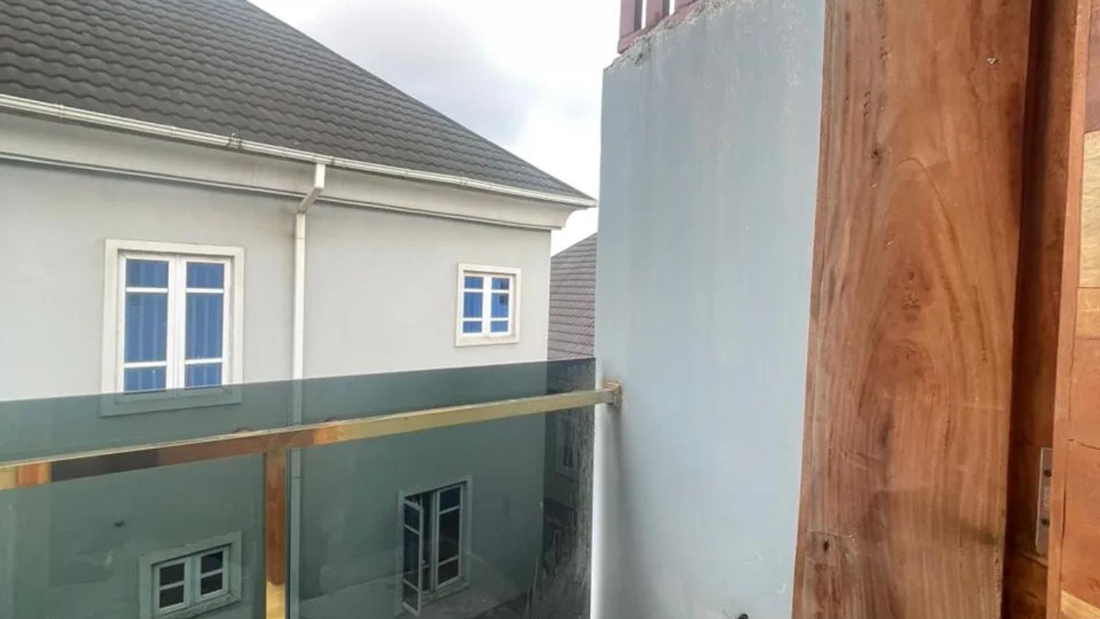6 Bedroom Fully Detached Duplex