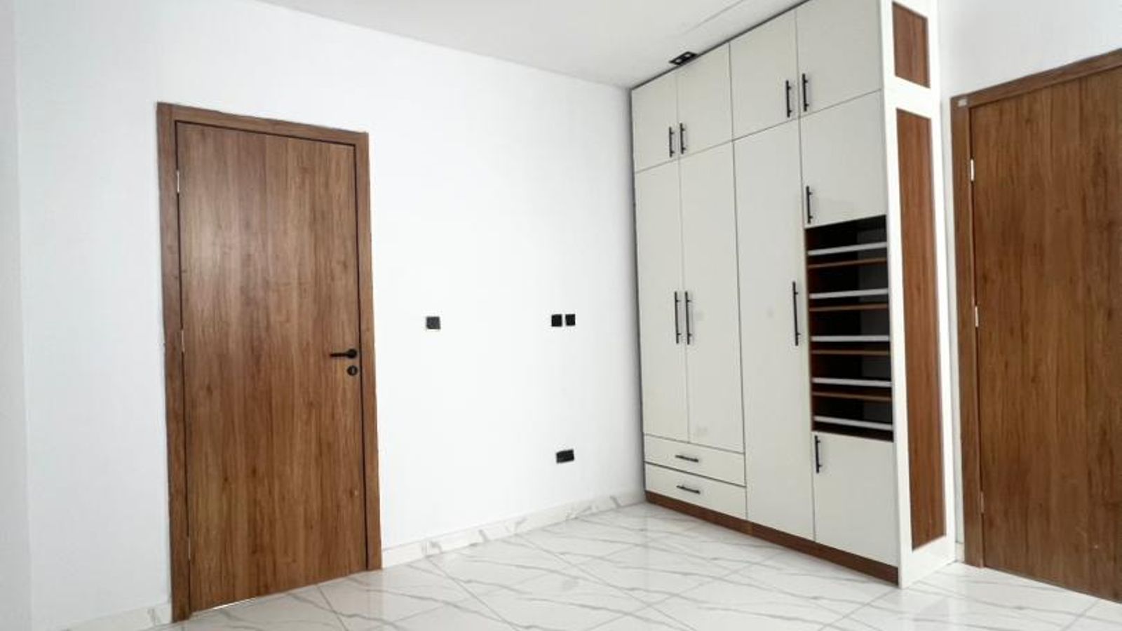 5 Bedroom Fully Detached Duplex