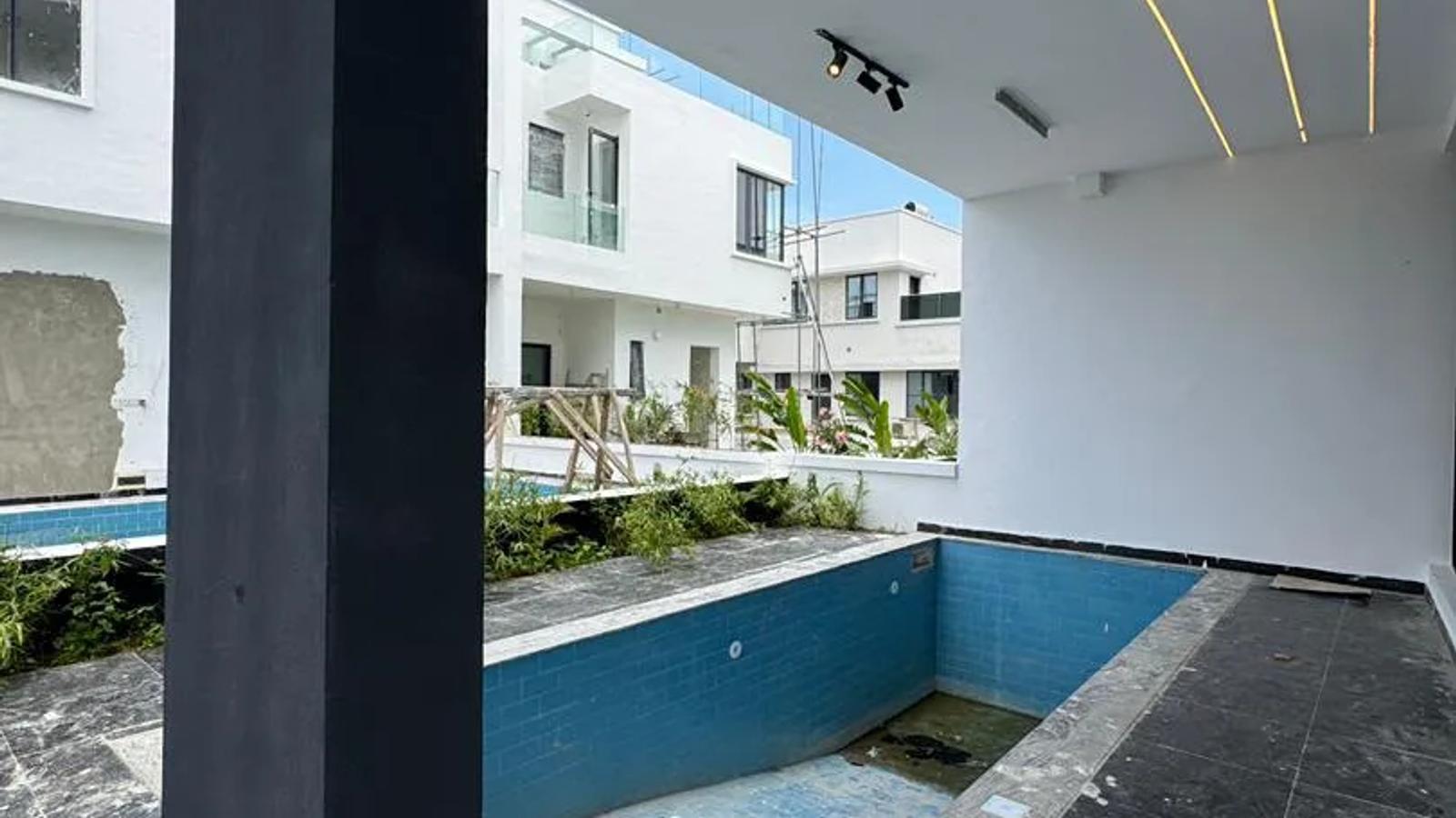 5 Bedroom Fully Detached Duplex