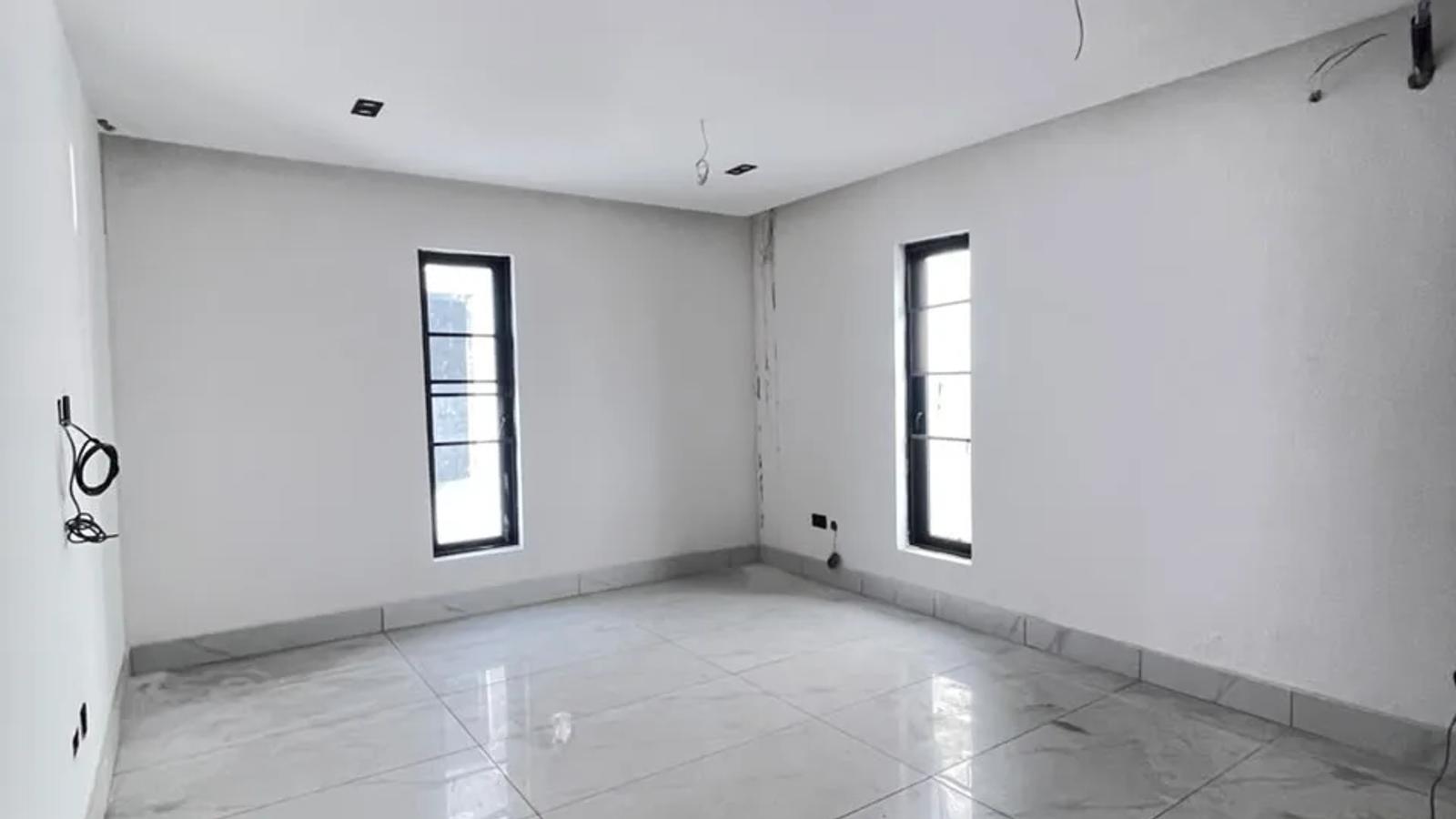 6 Bedroom Fully Detached Duplex
