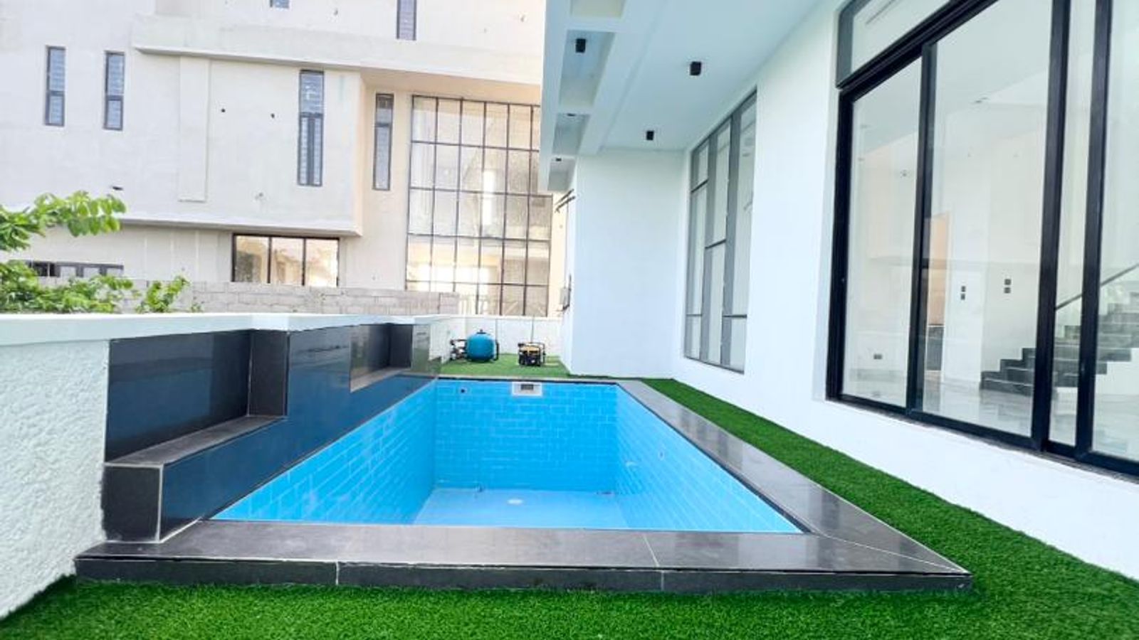 5 Bedroom Fully Detached Duplex