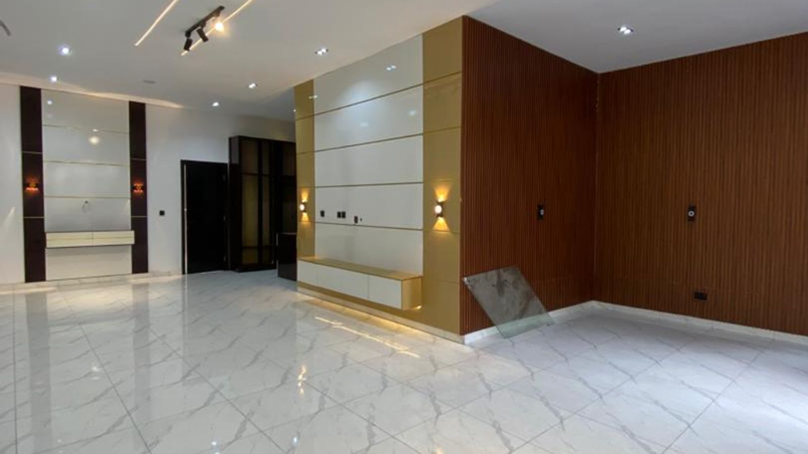 5 Bedroom Fully Detached Duplex