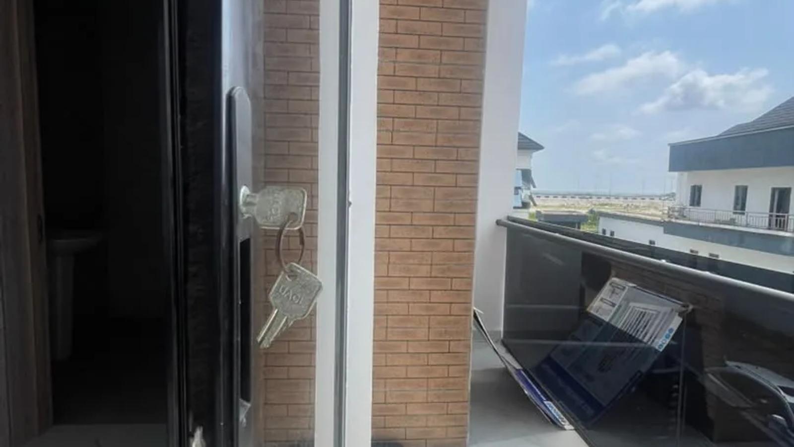 4 BEDROOM SEMI-DETACHED DUPLEX WITH BQ