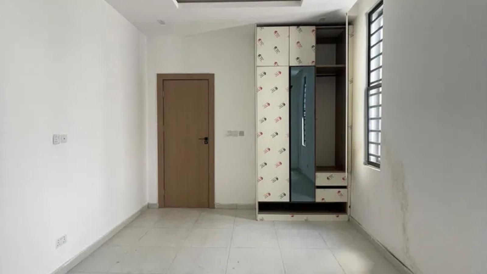 4 BEDROOM FULLY-DETACHED DUPLEX WITH BQ