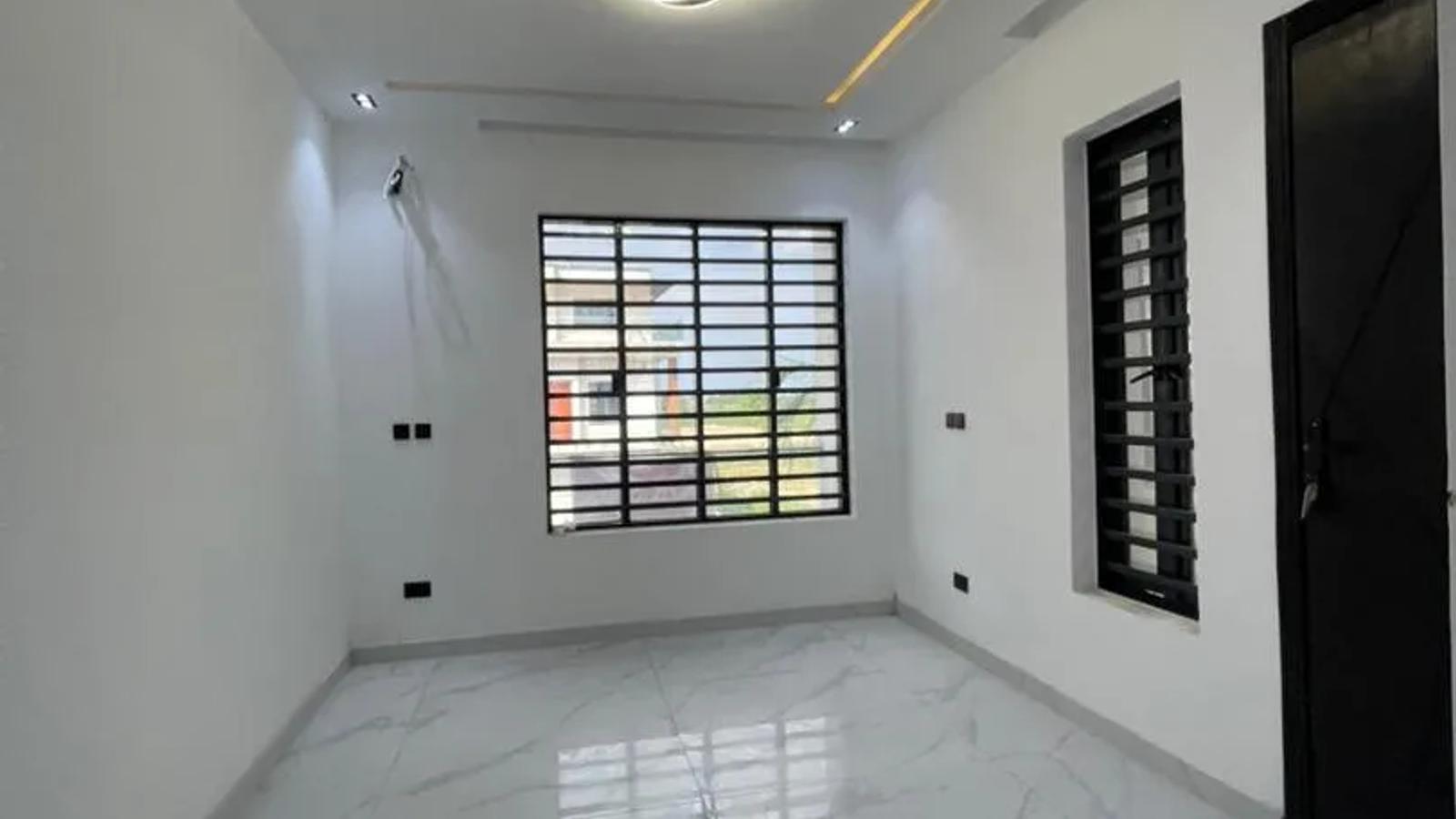 5 Bedroom Fully Detached Duplex