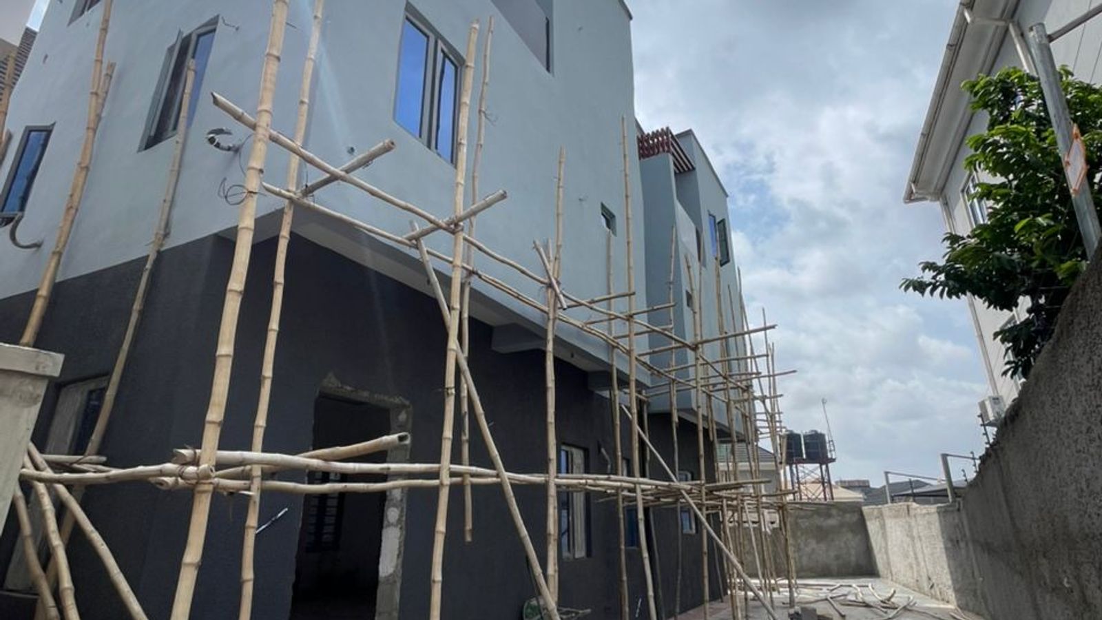 6 Bedroom Fully Detached Duplex