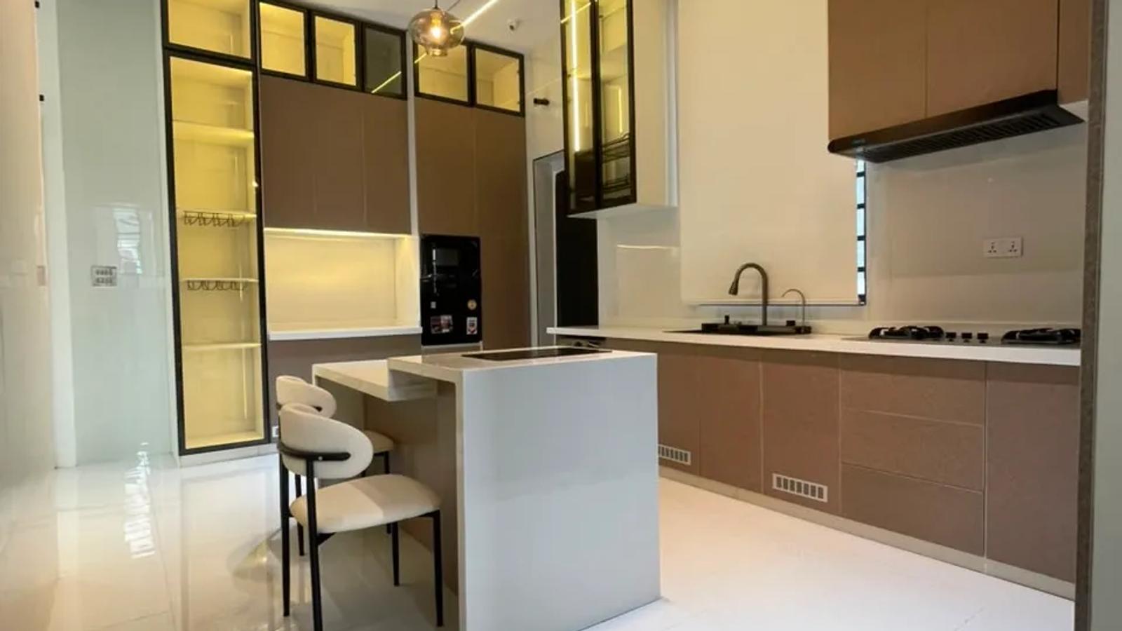 5 Bedroom Fully Detached Duplex