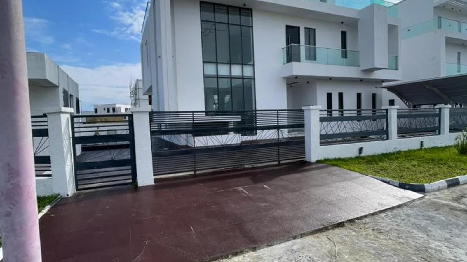 5 Bedroom Fully Detached Duplex