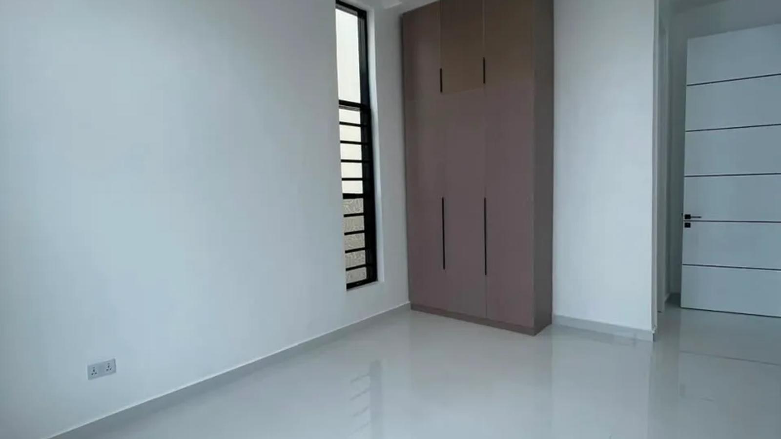 5 Bedroom Fully Detached Duplex