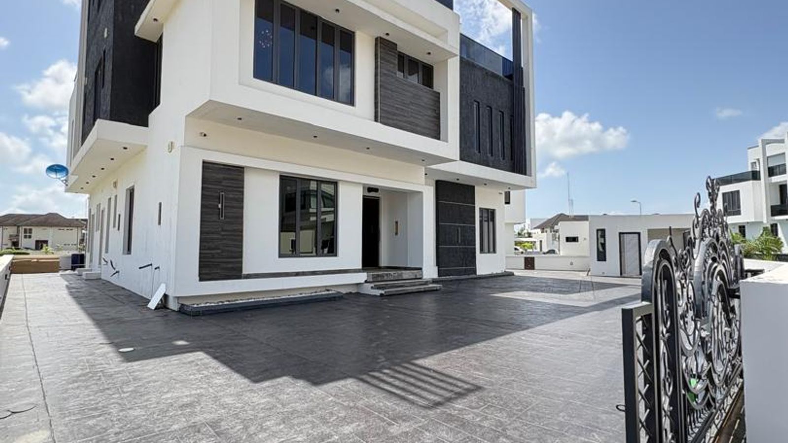 7 Bedroom Fully Detached Duplex
