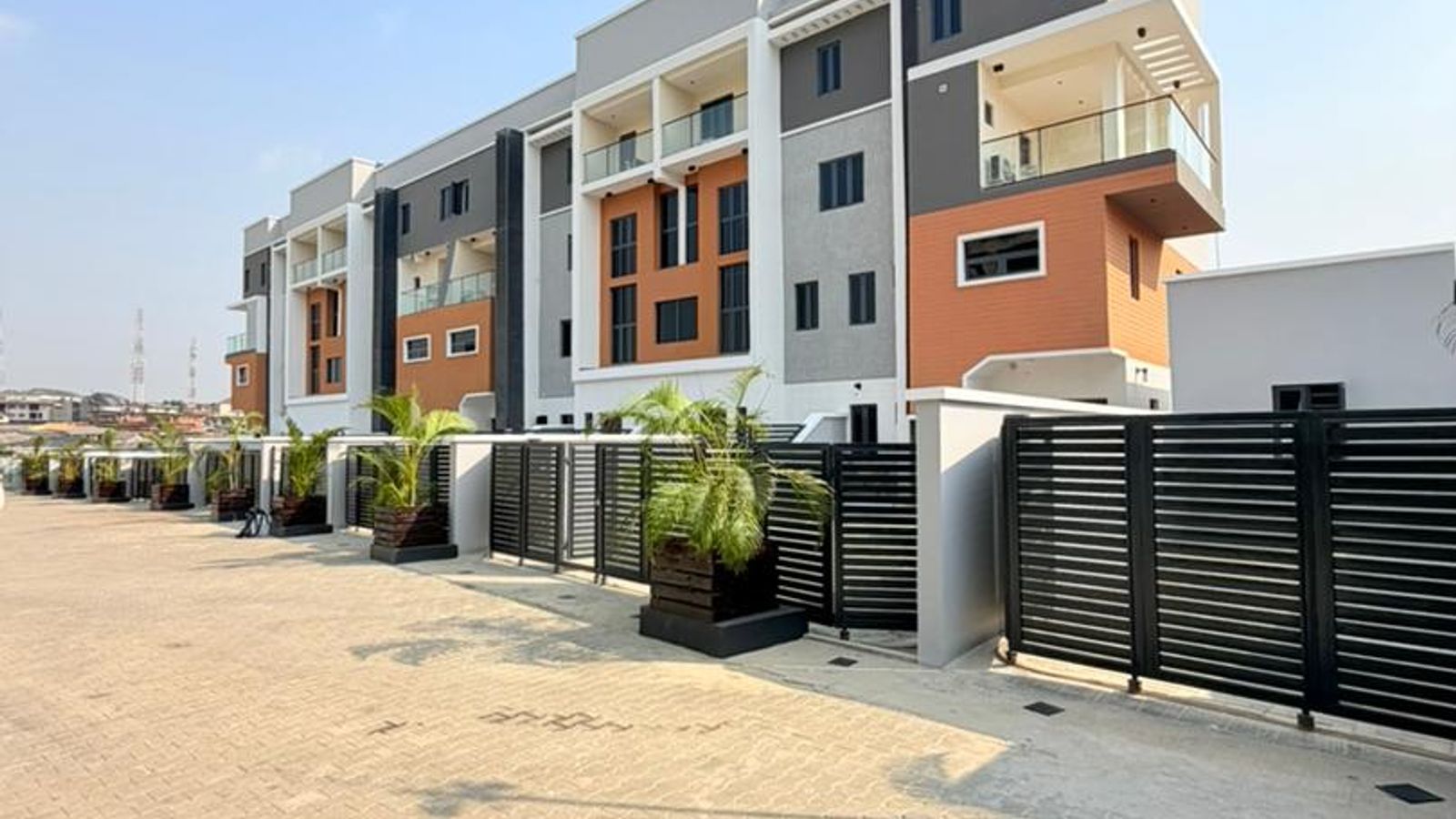4 Bedroom Maisonette