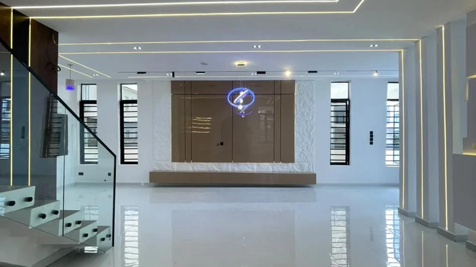 5 Bedroom Fully Detached Duplex