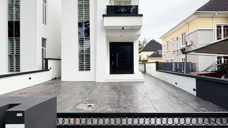 5 Bedroom Fully Detached Duplex