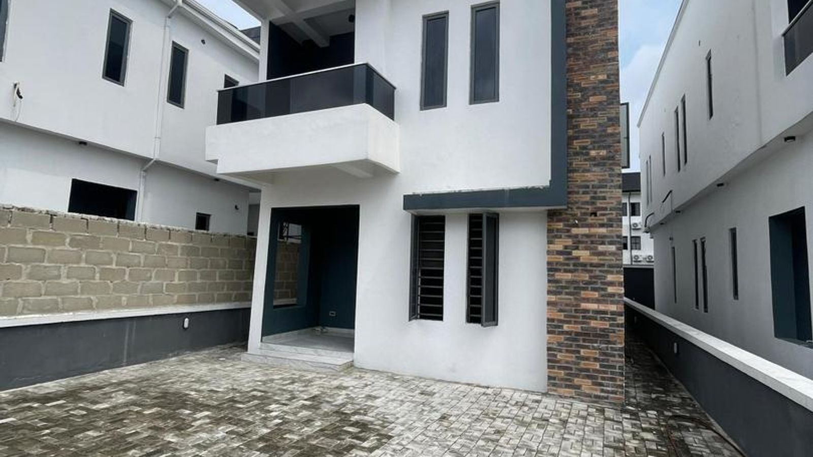 4 Bedroom Fully Detached Duplex