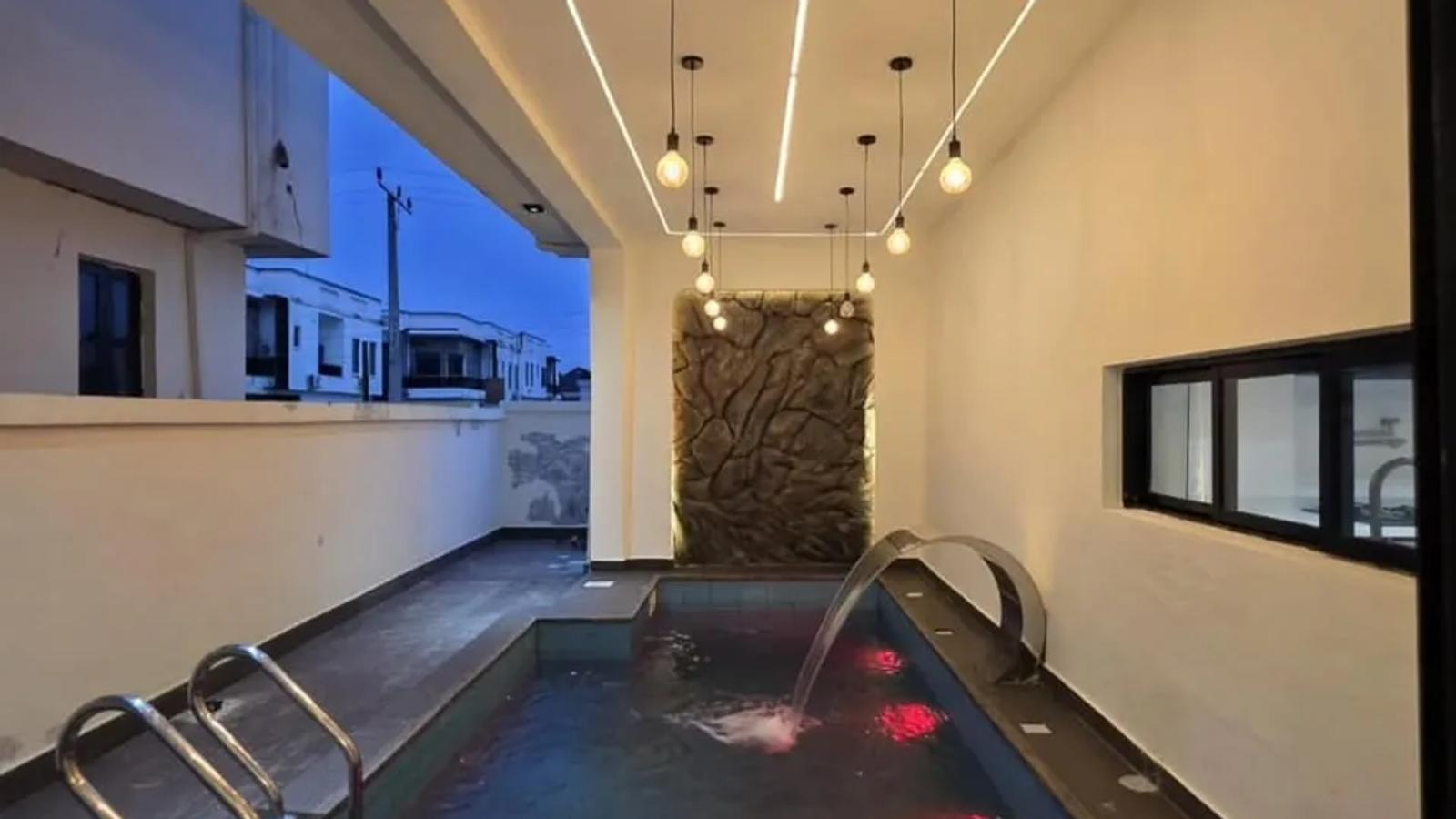 5 Bedroom Fully Detached Duplex