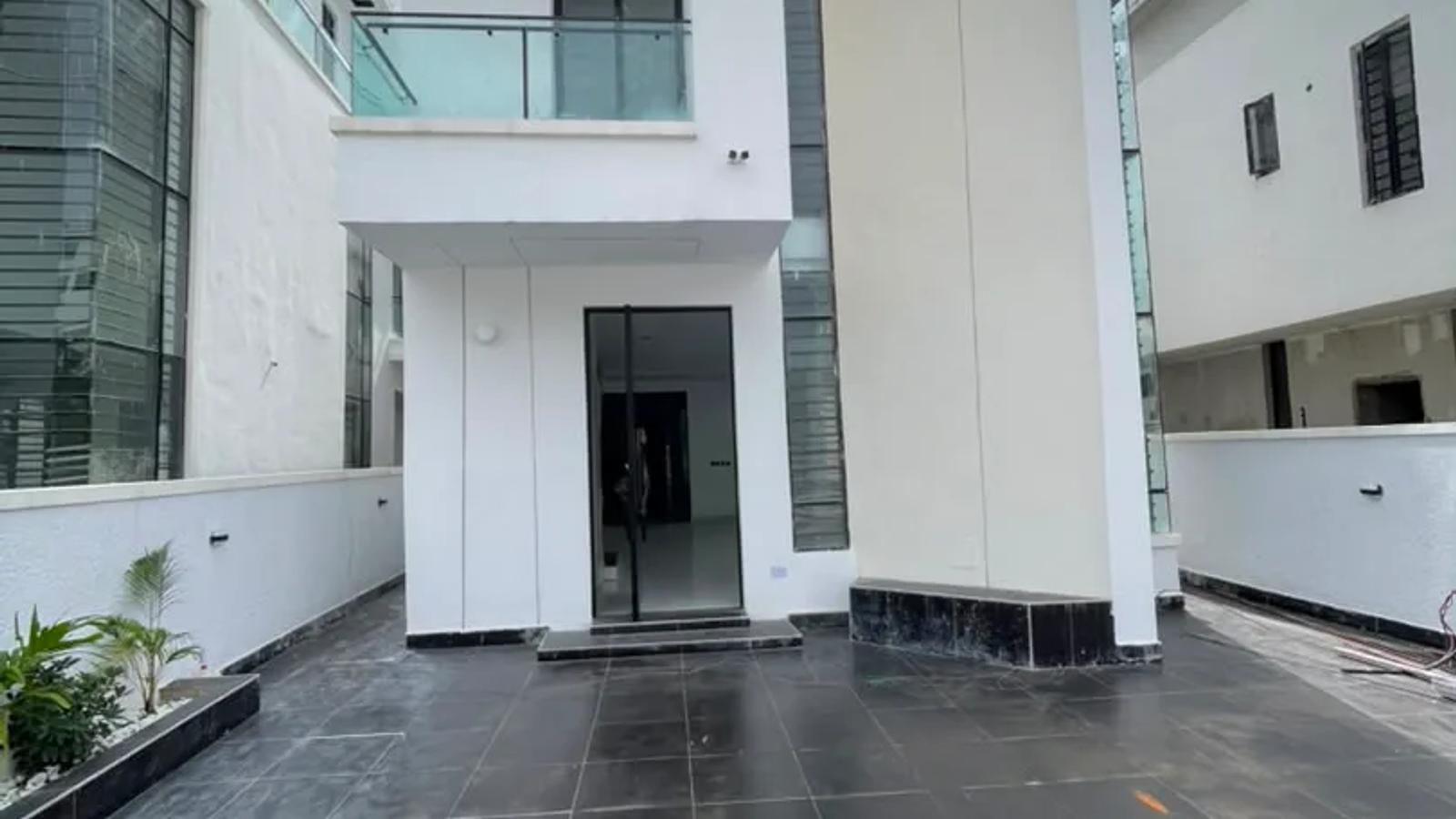 5 Bedroom Fully Detached Duplex