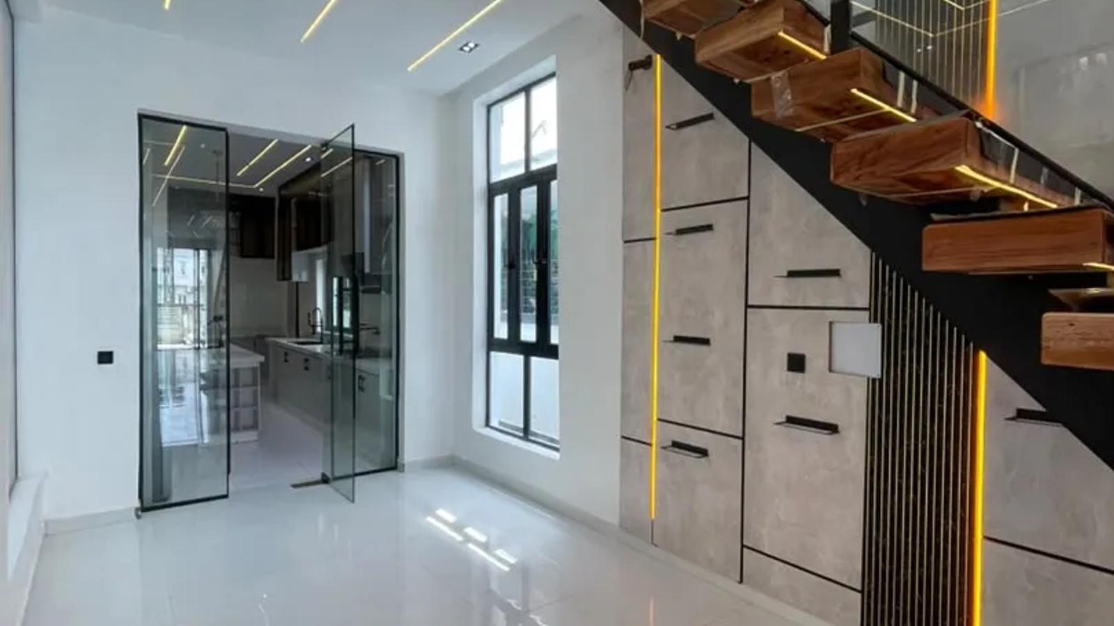 5 BEDROOM FULLY DETACHED DUPLEX WITH BQ