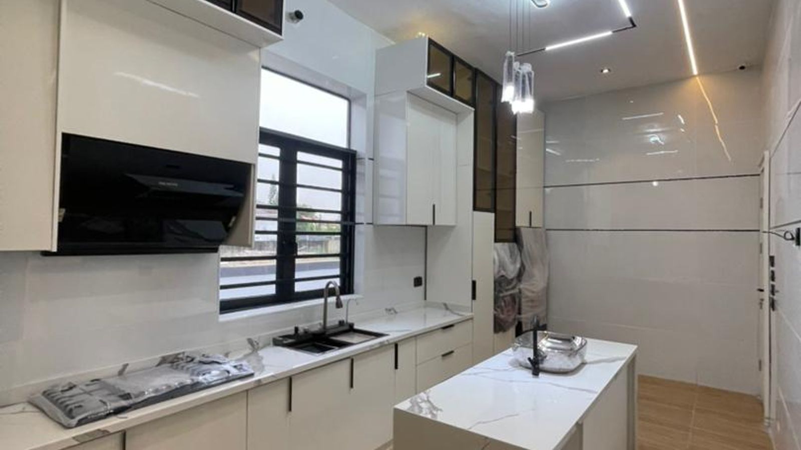 5 Bedroom Fully Detached Duplex