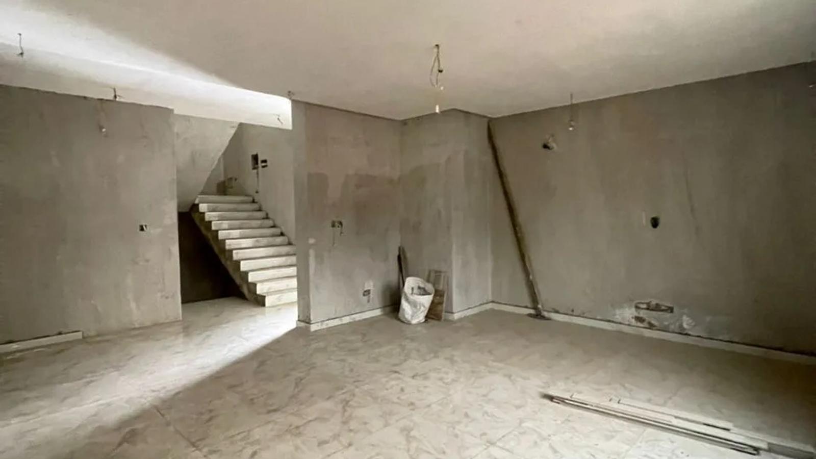 4 BEDROOM FULLY DETACHED DUPLEX
