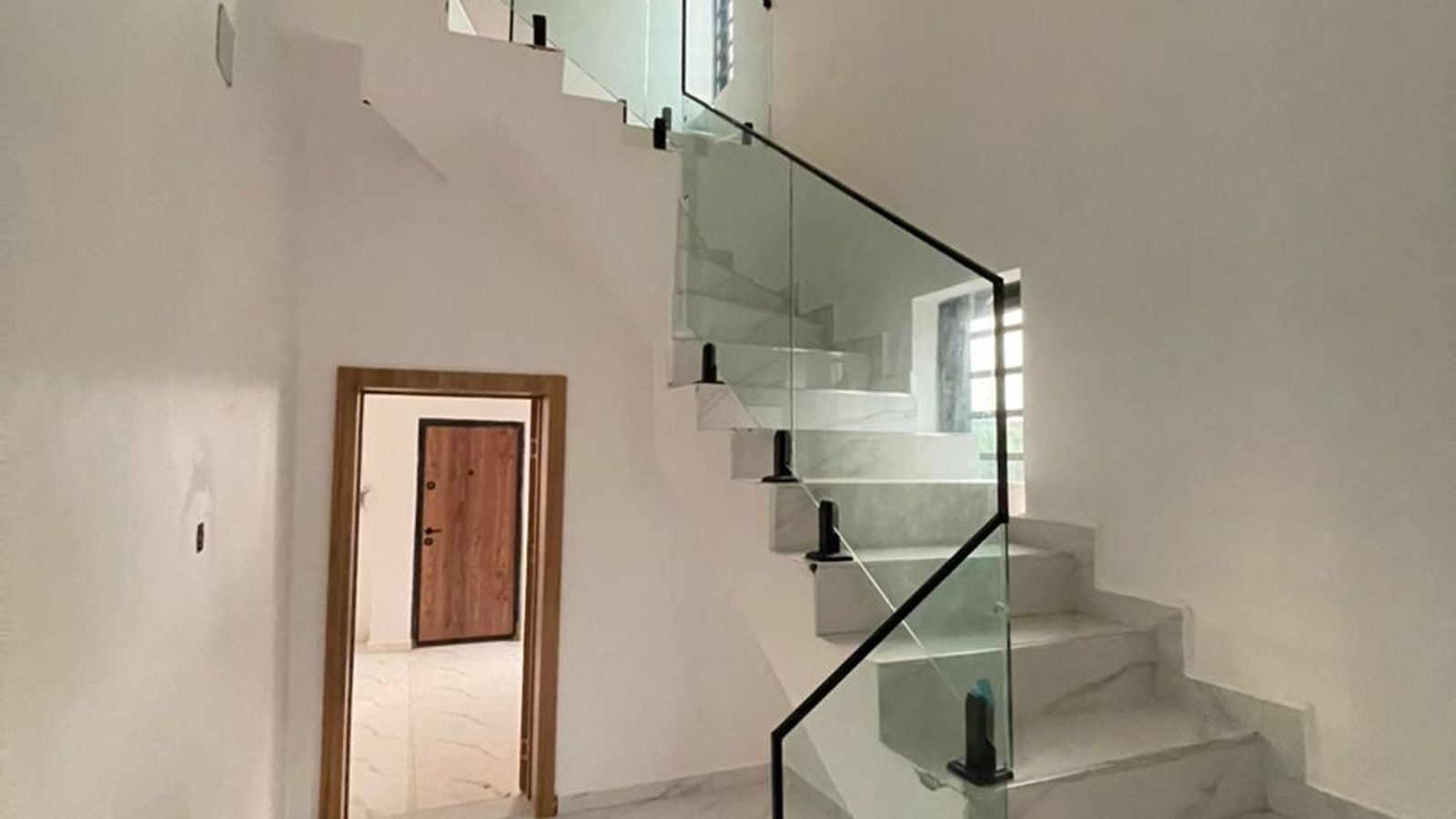 5 Bedroom Fully Detached Duplex