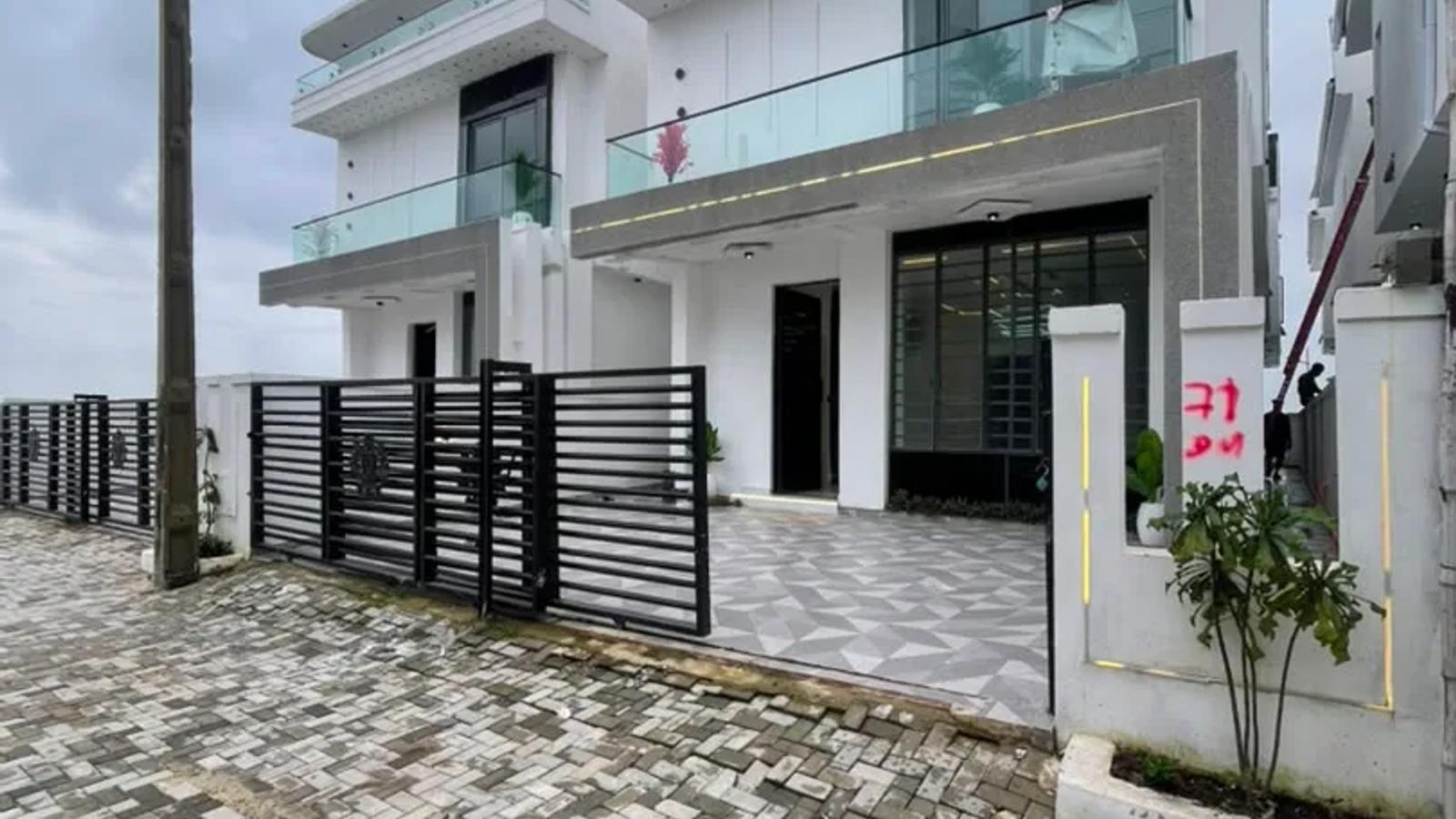 4 Bedroom Fully Detached Duplex