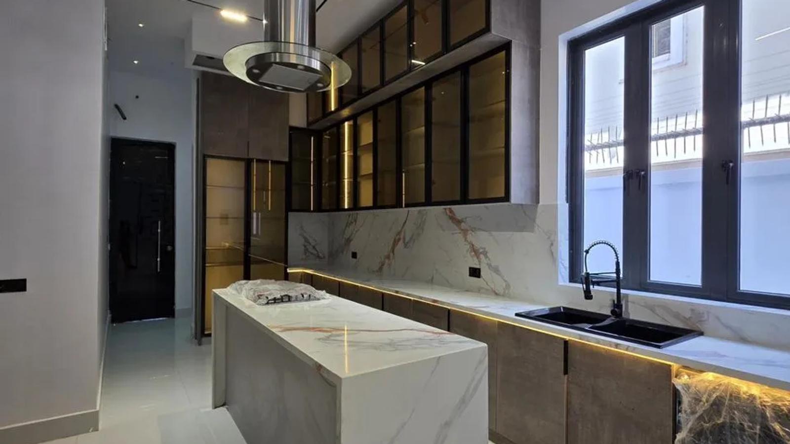 5 Bedroom Fully Detached Duplex