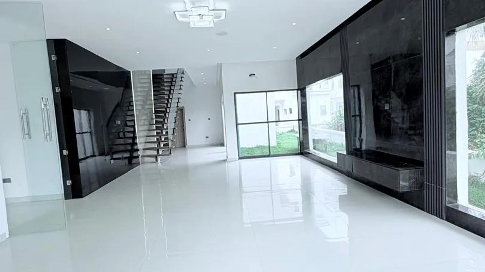 5 Bedroom Fully Detached Duplex