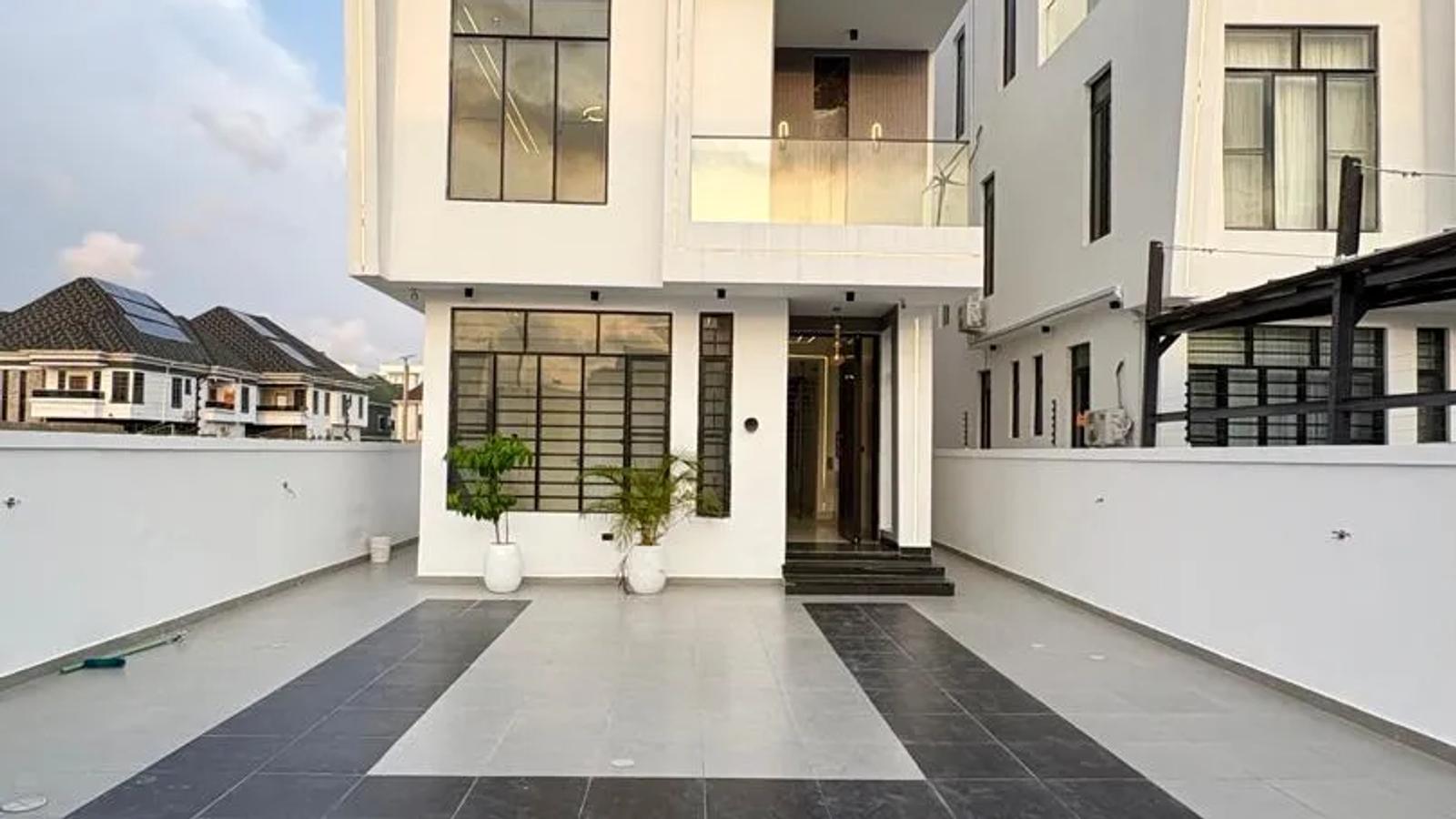 5 Bedroom Fully Detached Duplex