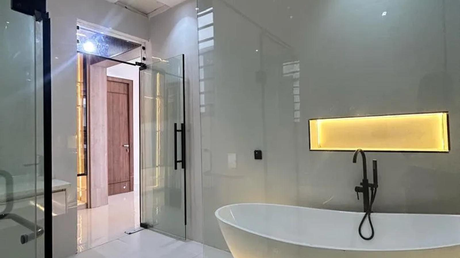 5 Bedroom Fully Detached Duplex