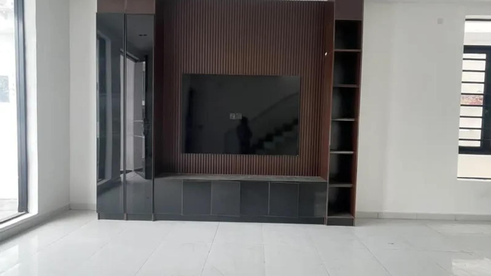 4 BEDROOM FULLY-DETACHED DUPLEX WITH BQ