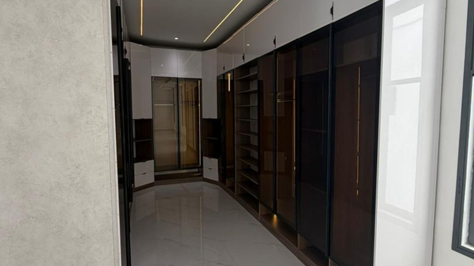 LUXURY 5BEDROOM FULLY DETACHED DUPLEX FOR SALE