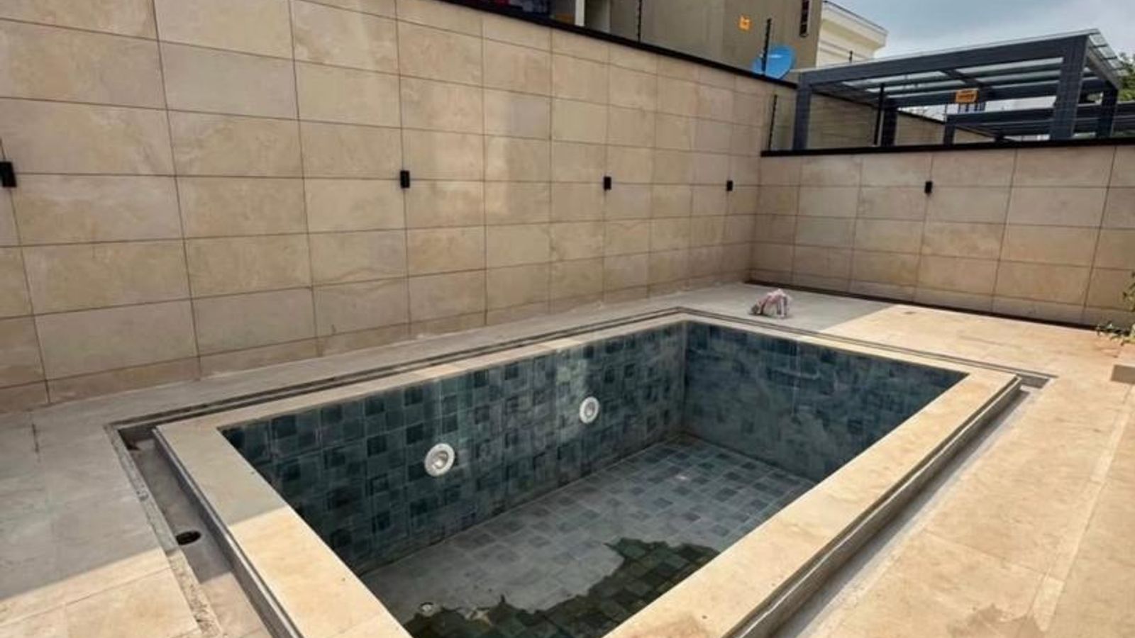 5 Bedroom Fully Detached Duplex