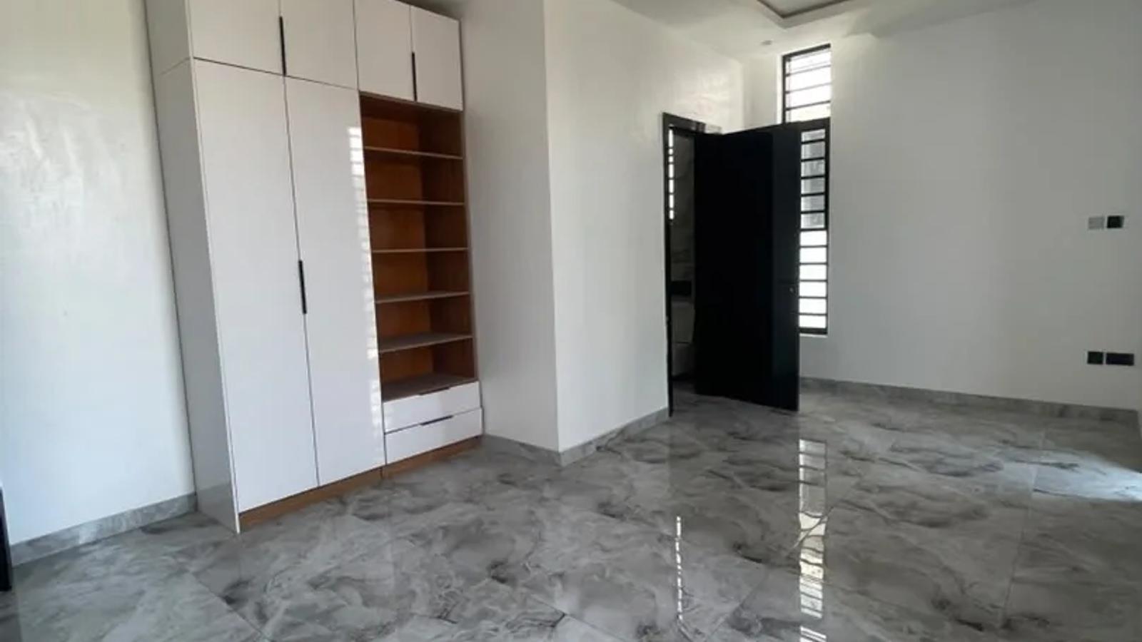 5 Bedroom Fully Detached Duplex