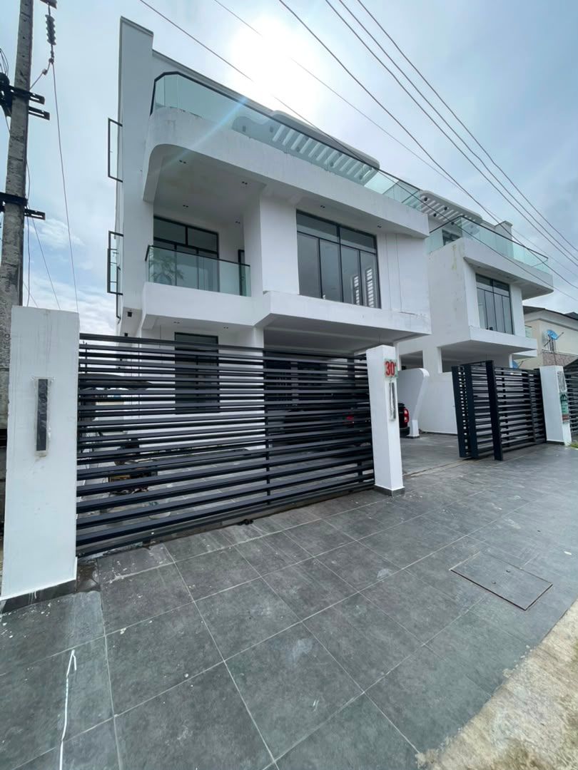 5 Bedroom Fully Detached Duplex
