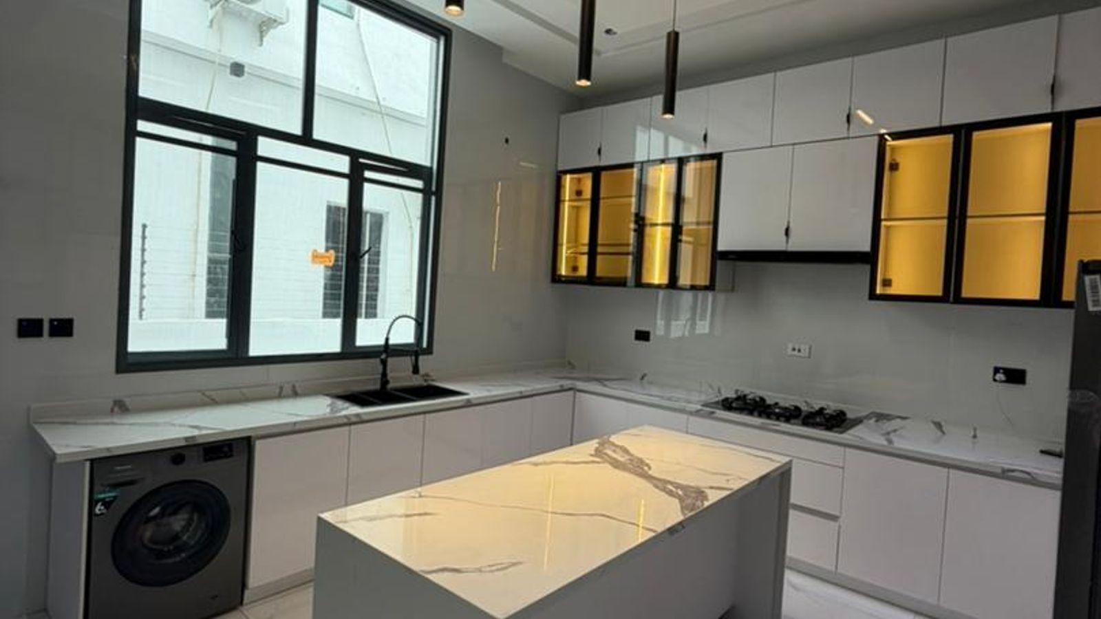 LUXURY 5BEDROOM FULLY DETACHED DUPLEX FOR SALE
