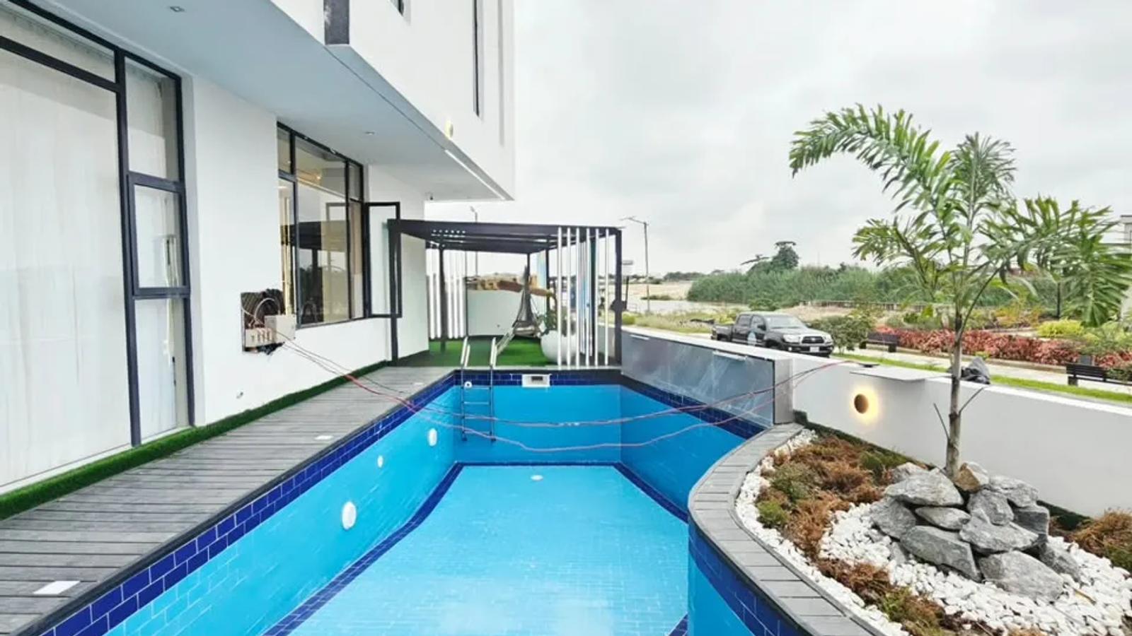 5 Bedroom Fully Detached Duplex