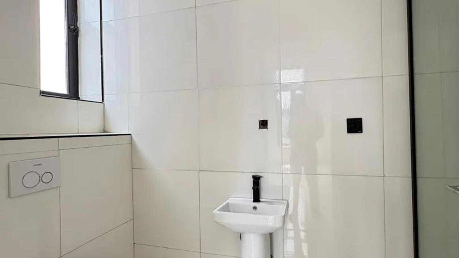 5 Bedroom Fully Detached Duplex