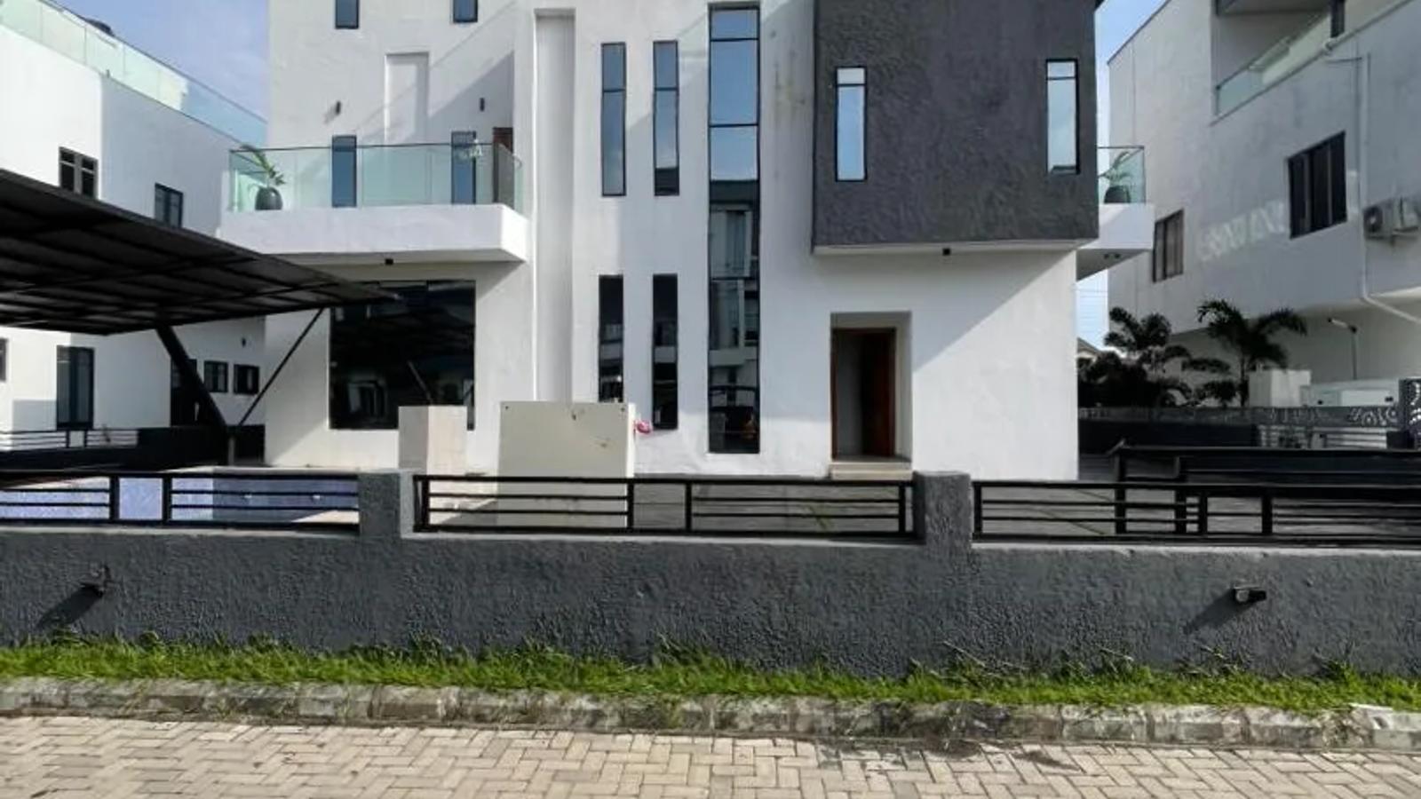 5 Bedroom Fully Detached Duplex
