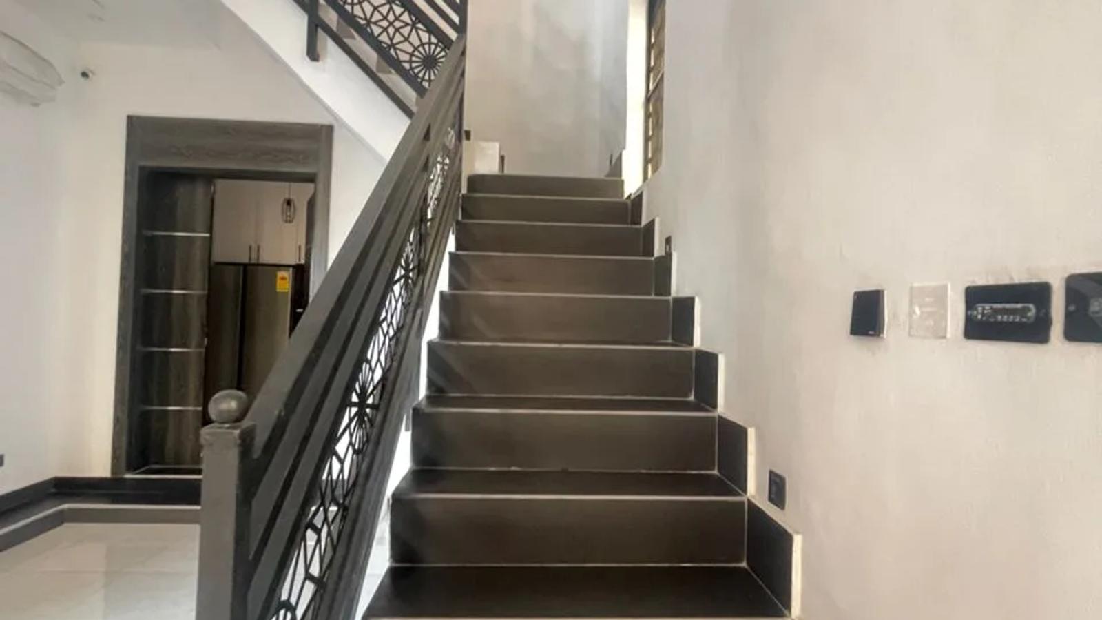 6 Bedroom Fully Detached Duplex