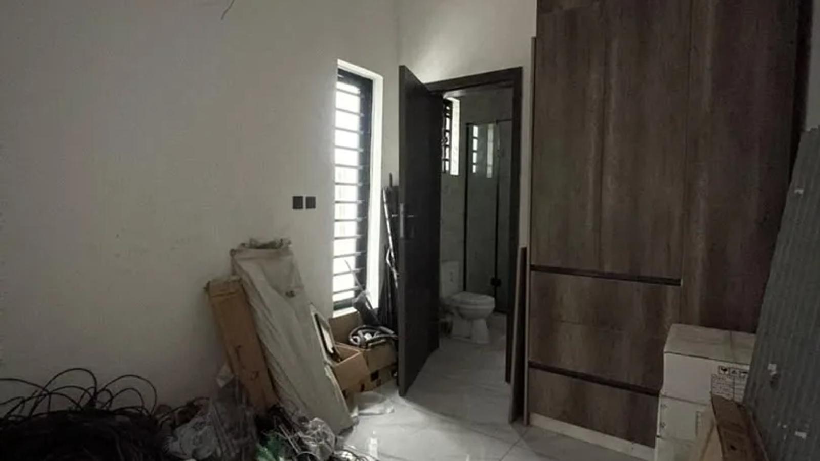 5 Bedroom Fully Detached Duplex