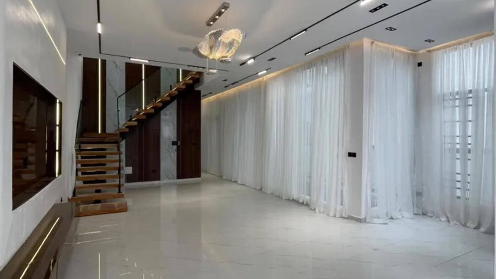 5 Bedroom Fully Detached Duplex
