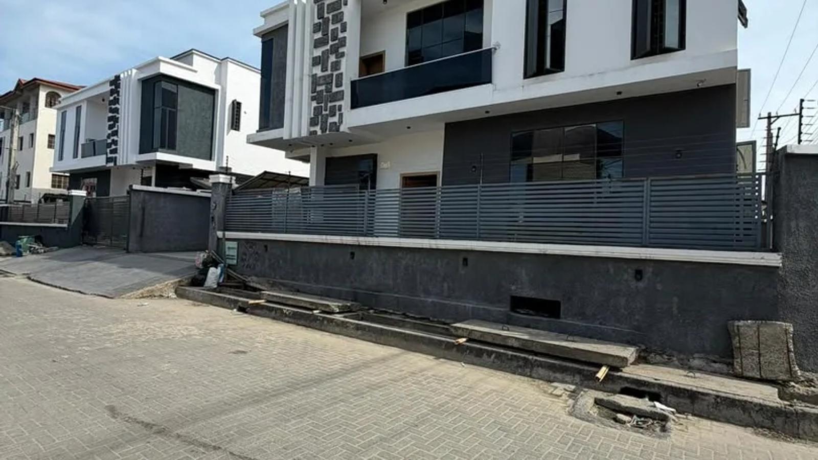5 Bedroom Fully Detached Duplex