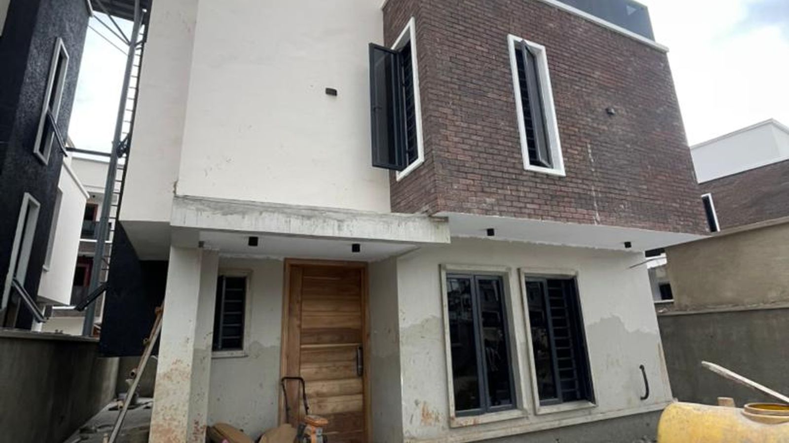 5 Bedroom Fully Detached Duplex