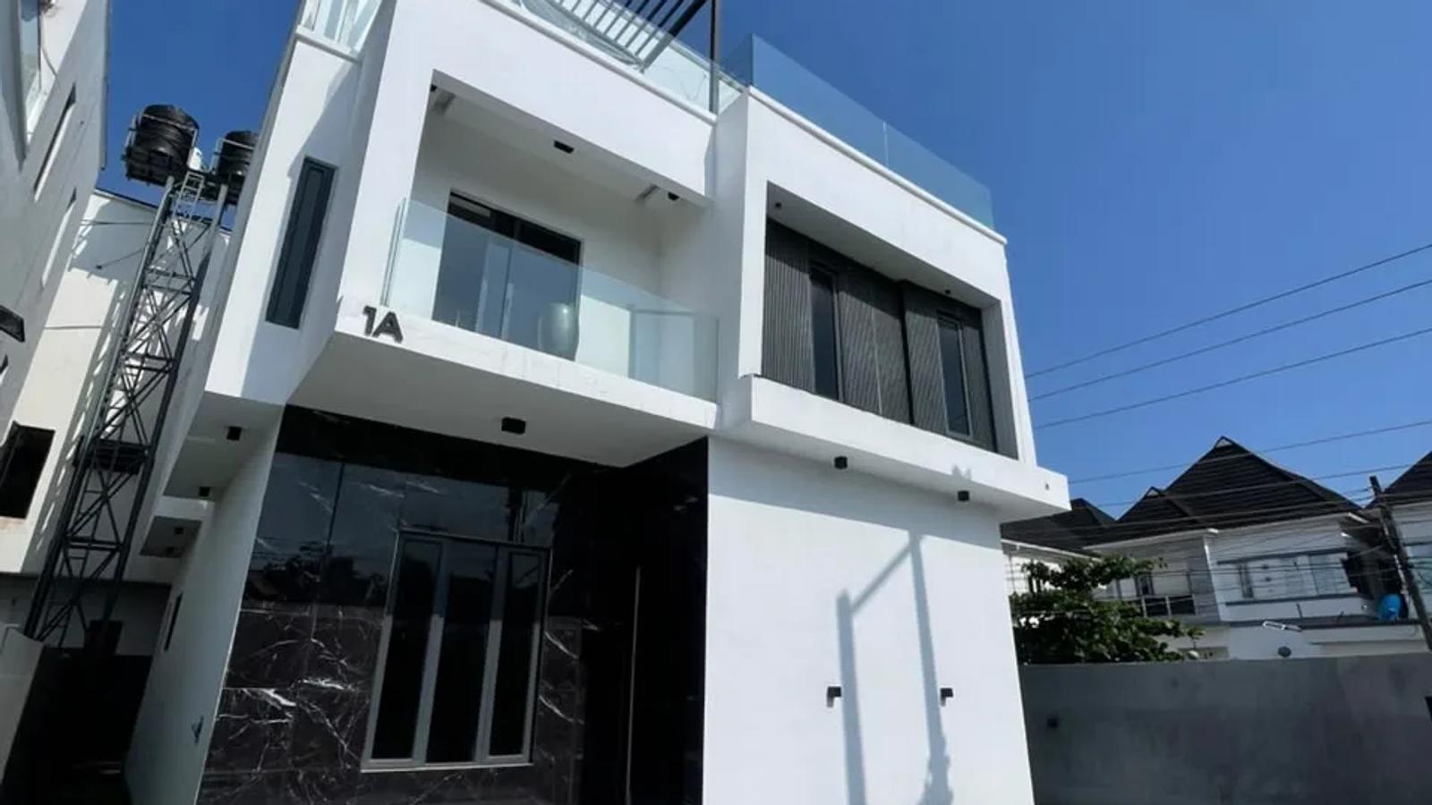 6 Bedroom Fully Detached Duplex