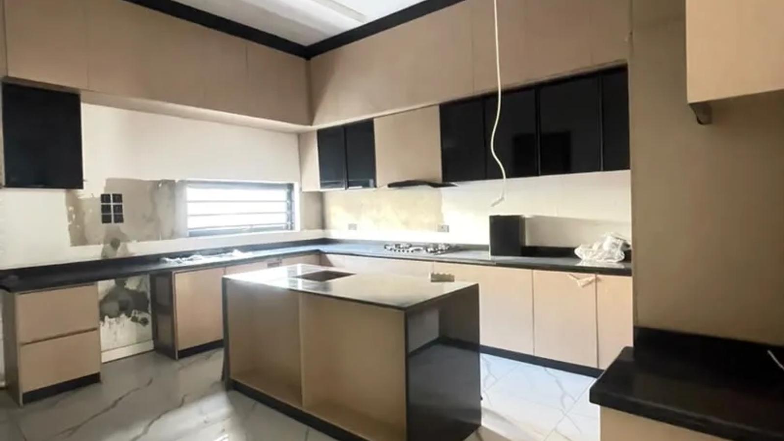5 Bedroom Fully Detached Duplex