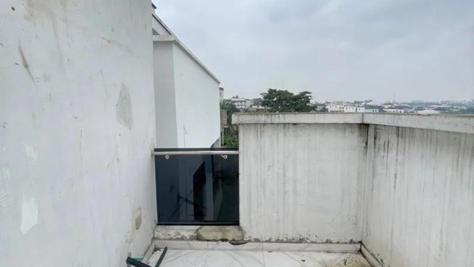 5 Bedroom Fully Detached Duplex