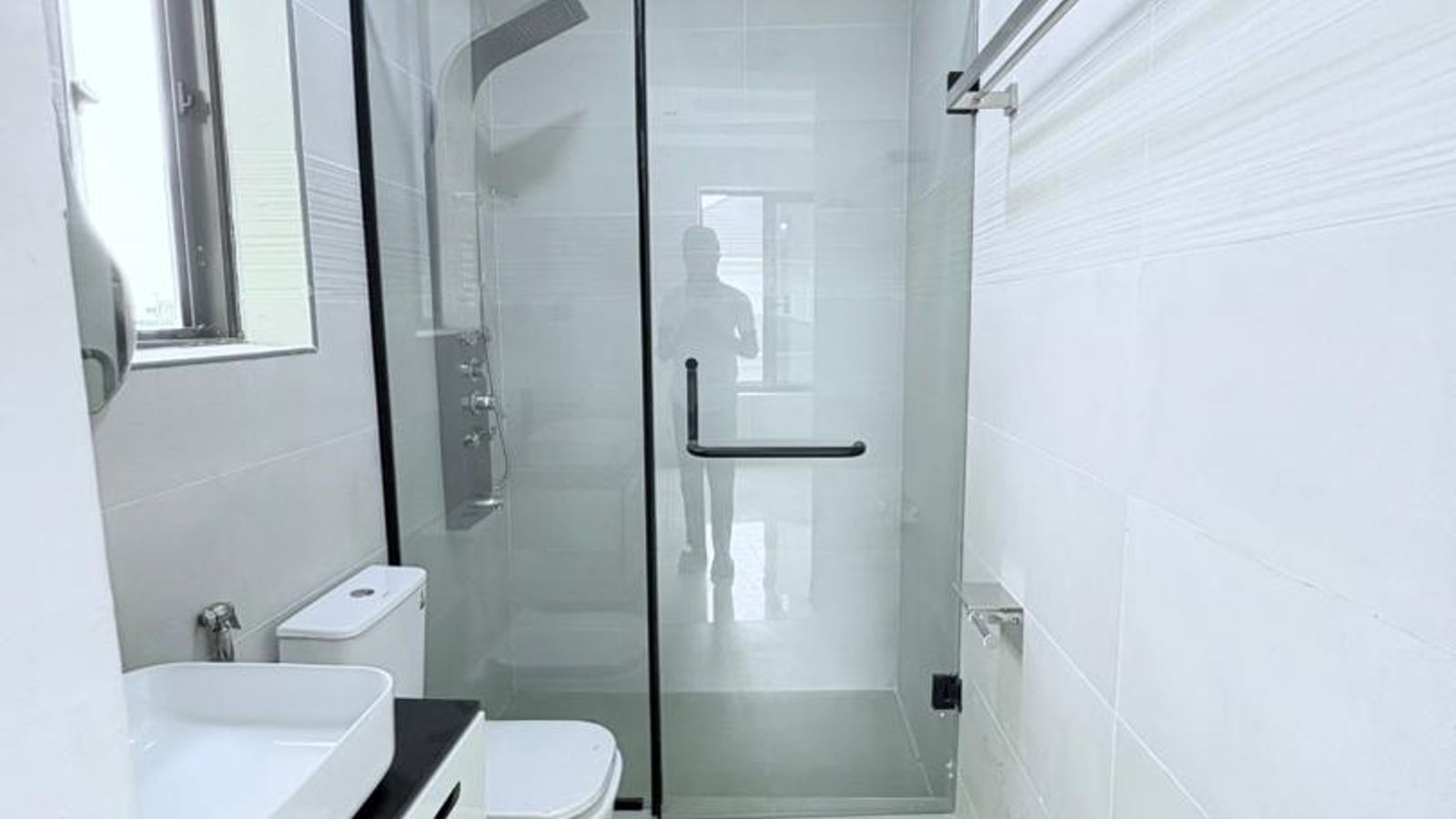 6 Bedroom Fully Detached Duplex