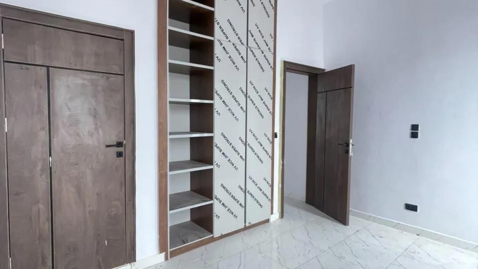 5 Bedroom Fully Detached Duplex
