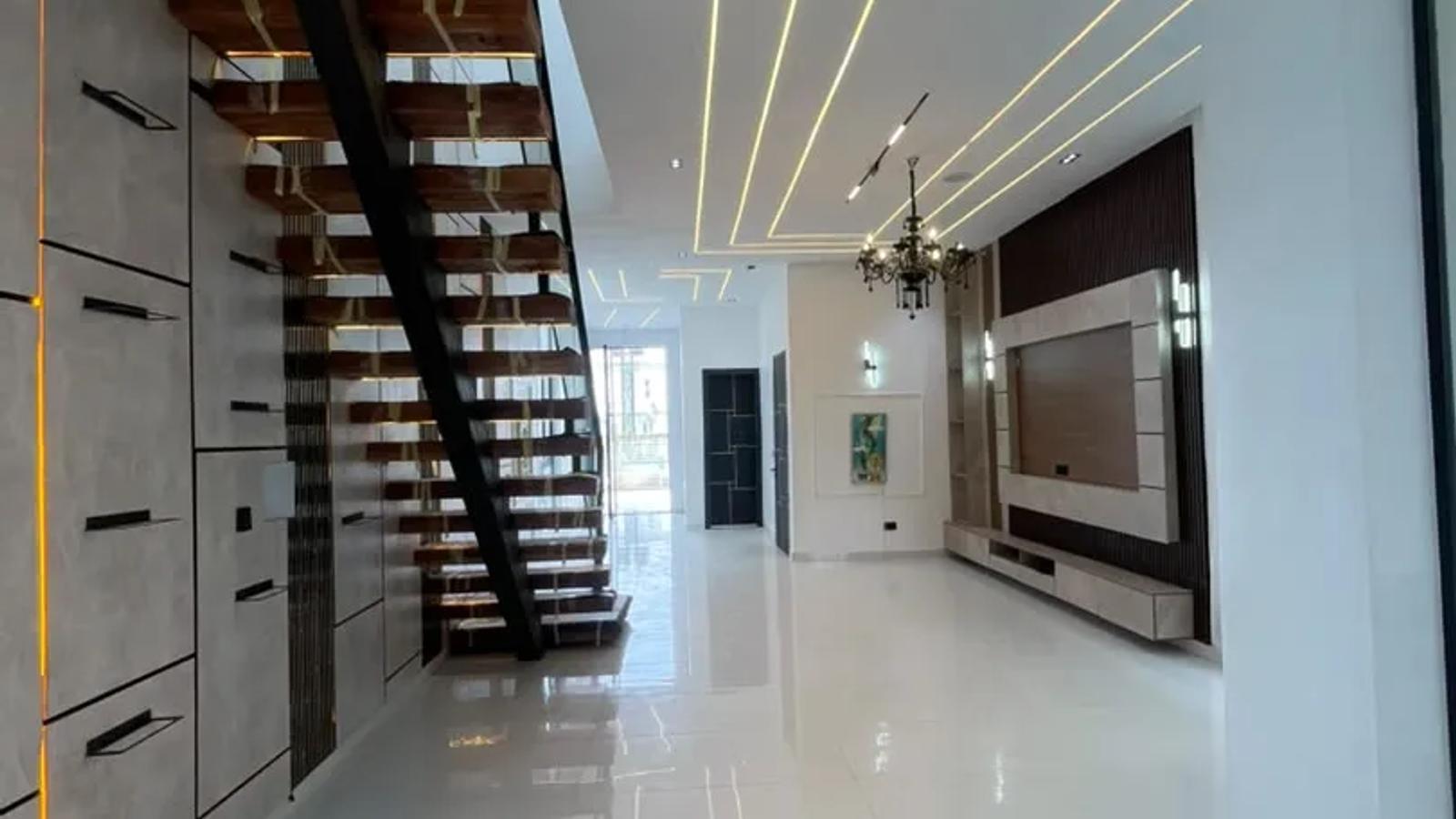 5 BEDROOM FULLY DETACHED DUPLEX WITH BQ